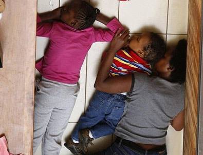 Ölü taklidi yaparak kurtuldu