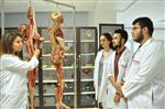 KADAVRA - İzmir Üniversitesi Tıp Fakültesi Öğrencileri ‘plastine’ Kadavra İle Tanıştı