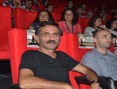 Memati Adana'da Alışveriş Yaptı, Film İzledi