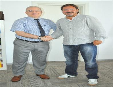 Oyuncu Volkan Severcan, İzmir Üniversitesi Ailesine Katıldı