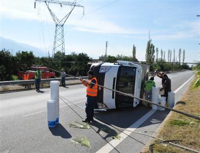 Yıldırım Yüksek Gerilim Direğini Devirdi, Kamyonet Tellerin Altında Kaldı