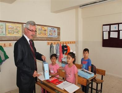 Başkan Çağlayan’dan Öğrencilere Hediye