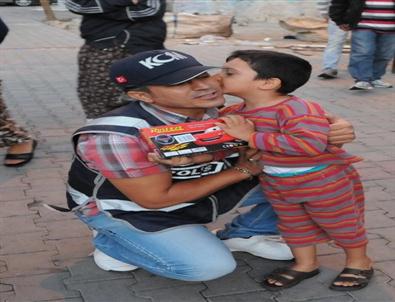 İzmir’de Zehir Tacirlerine Şafak Baskını