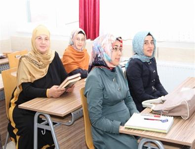 Okuma Azmi, 55 Yaşında Üniversiteli Yaptı