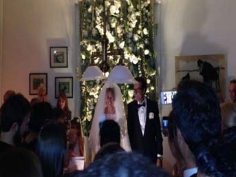 Sosyetik Güzel İmzayı Attı!