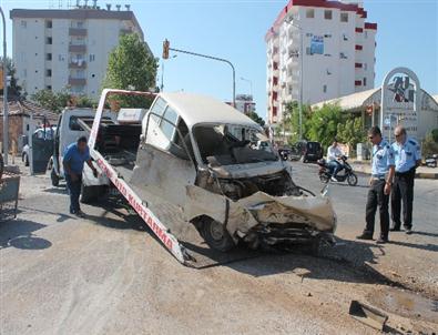 Baba ve İki Oğlu Kazada Yaralandı