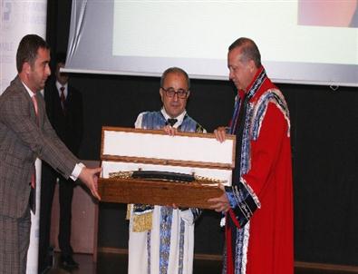 Başbakan Erdoğan’a Fahri Doktora Unvanı Verildi