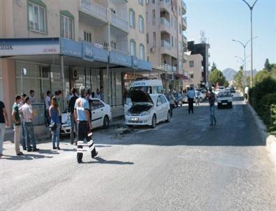 Emniyet Önünde Yanan Otomobil Korkuttu