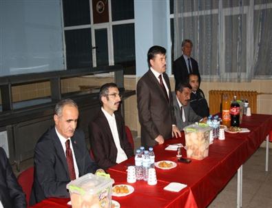 Hamur’da Yeni Atanan Öğretmenlere Yemek Verildi