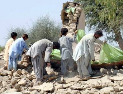 Pakistan'da 6.8 büyüklüğünde deprem