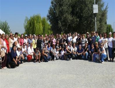 Urlalı Kadınlar Yazdan Kalma Bir Günde İzmir’i Doya Doya Yaşadılar