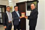 Akademik’ten Başkan Oğul’a Plaket