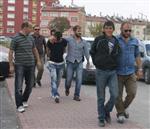 Hırsızlar Kameraya Yakalandı