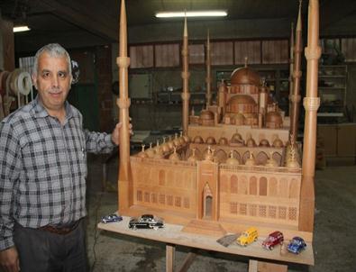 İmam Konal'dan Cami Maketi