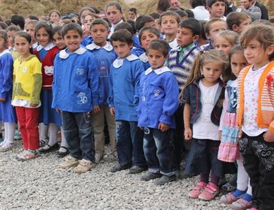 Köy Çocuklarının Yoklukta Okuma Azimleri