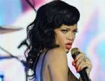 Rihanna Kızdırdı!