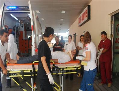 Ceyhan'da Trafik Kazası: 3 Yaralı