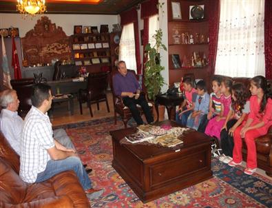 Çocuklardan Belediye Başkanı Ünver’e Park İçin Teşekkür Ziyareti