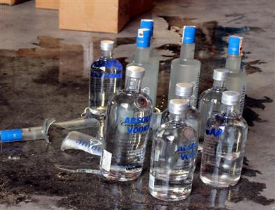 Mersin'de Kaçak İçkilerin İmhası Sürüyor