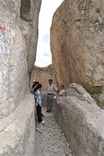 CAFER ÖZDEMIR - Mezarları Yapılınca Ziyaretçileri Arttı