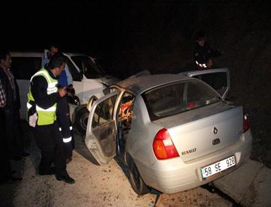 Sivas’ta Minibüs Otomobille Çarpıştı: 7 Yaralı