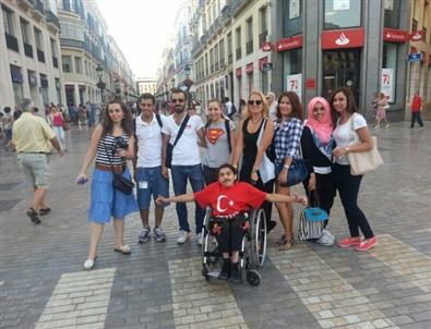 Aü Gönüllülük ve Sosyal Sorumluluk Konularında Da Gençleri Eğitiyor