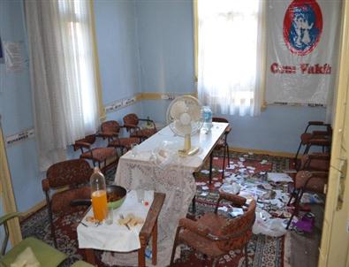 Hırsızlık İçin Girdiler, Yemek Yediler