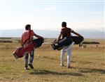 TARKAN TEVETOĞLU - Ardahanlı Gençlerin Çayırda Golf Tutkusu