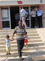 (özel Haber) Çocukları Anne ve Babası Terk Etti, Dedeleri Polisten Yardım İstedi