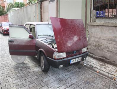 Sakarya'da Seyir Halindeki Otomobil Alev Aldı
