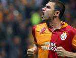Burak Yılmaz Galatasaray'da devam edecek