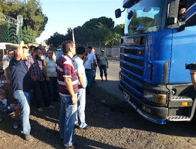 Darphane İşçileri Tır’ların Geçişine İzin Vermedi