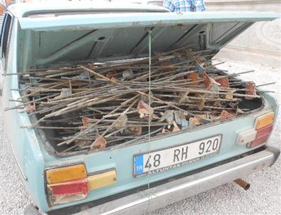Hırsızlar, Otomobile 500 Kilo Demir Yükleyince Kaçamadı