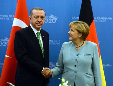Dünya Merkel'in Başbakan Erdoğan'a bakışını konuşuyor