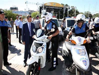 Şahinbey Belediyesi Emniyet Müdürlüğüne 15 Araç Hediye Etti