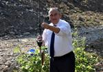 BALIK AVI - Belediye Başkanı Tuttuğu Balıkları Gazetecilere Yedirdi