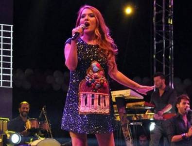 Demet Akalın'dan Hayranlarına Çağrı!