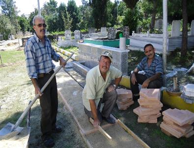 Kendisini Camiye Adadı