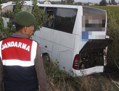 Manisa'da Yolcu Otobüsü Tahliye Kanalına Yuvarlandı: 46 Yaralı