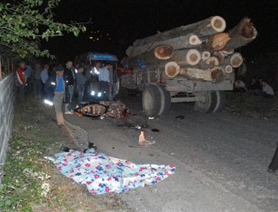 Motosiklet Traktöre Çarptı: 1 Ölü