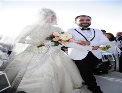 Başbakan Yardımcısı Arınç ve Bakan Yıldırım İzmir’de Nikah Şahitliği Yaptı
