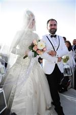 MEHMET KERTİŞ - Başbakan Yardımcısı Arınç ve Bakan Yıldırım İzmir’de Nikah Şahitliği Yaptı