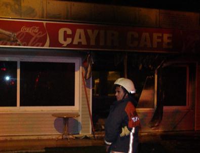 Çıldıran Esnaf, Belediye Başkanı Özlem Çerçioğlu’nu İş Yerini Ateşe Vererek Protesto Etti