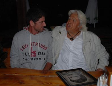 Cüneyt Arkın’a Sürpriz Doğum Günü