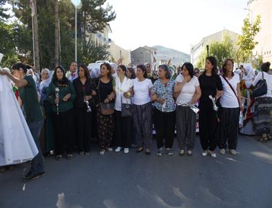 Tunceli’de Bin Kadın Semah Döndü
