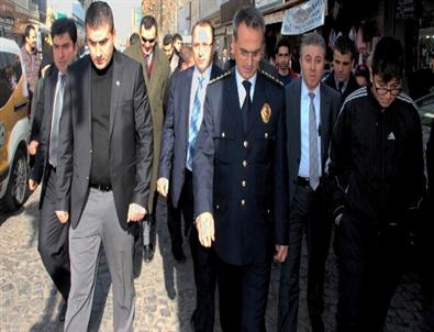 Diyarbakır Emniyet Müdürü Güven İle Vatandaşların Vedalaşması