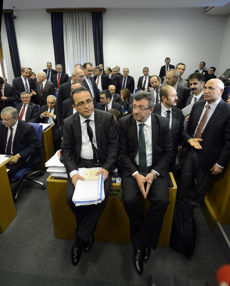 HSYK için toplanan Adalet Komisyonu'nda gerginlik