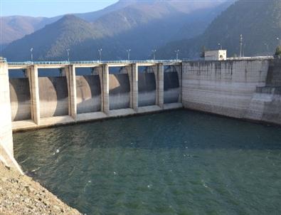 Altınkaya Baraj Gölü’nde Su Seviyesi Düştü