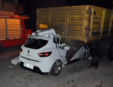 Konya'da Otomobil Tır'a Çarptı Açıklaması