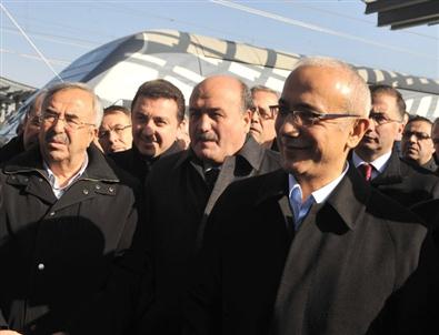 Ulaştırma, Denizcilik ve Haberleşme Bakanı Lütfi Elvan Bozüyük'te